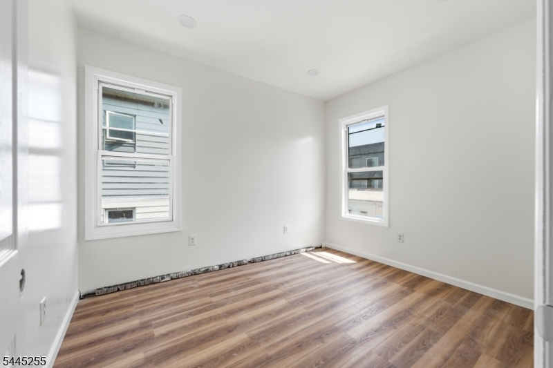 183 Graham Ave Property Photo 13