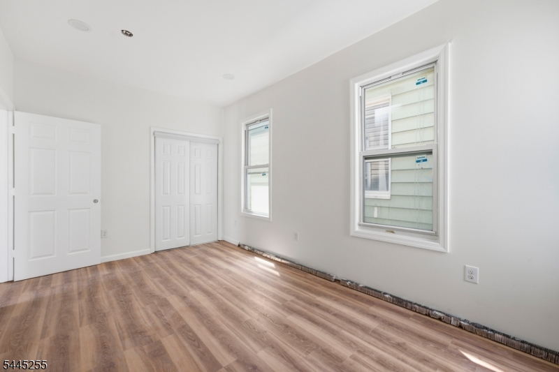 183 Graham Ave Property Photo 14