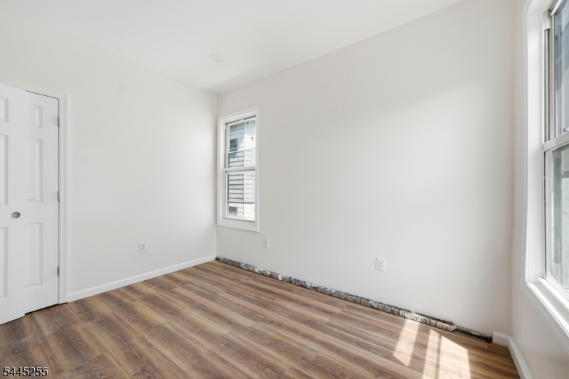 183 Graham Ave Property Photo 15