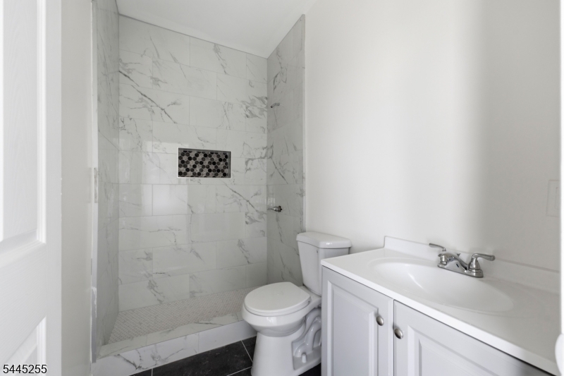 183 Graham Ave Property Photo 16