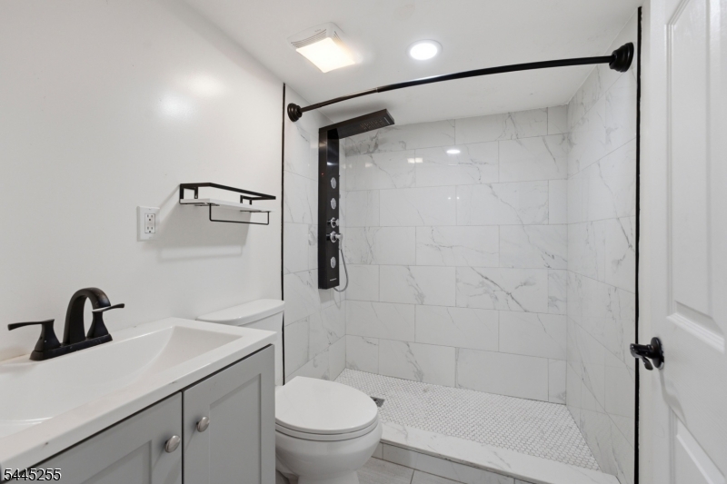183 Graham Ave Property Photo 27