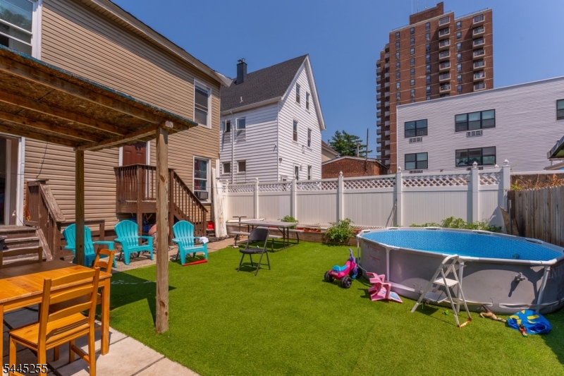 183 Graham Ave Property Photo 28