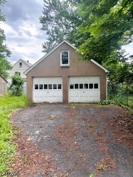 245 4th Ave Property Photo 3