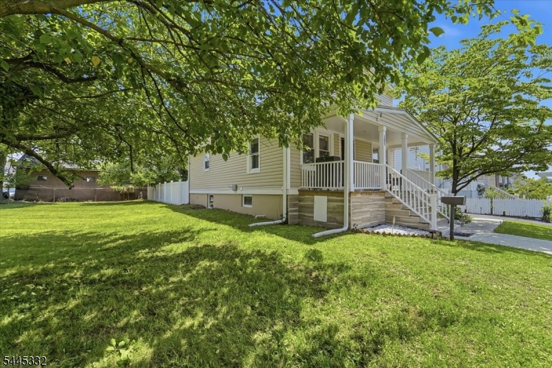 409 Hancock St Property Photo 10