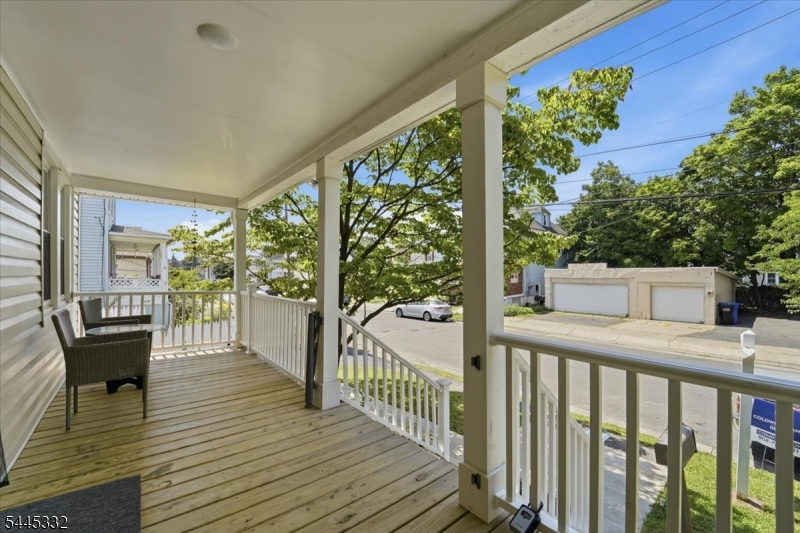 409 Hancock St Property Photo 11