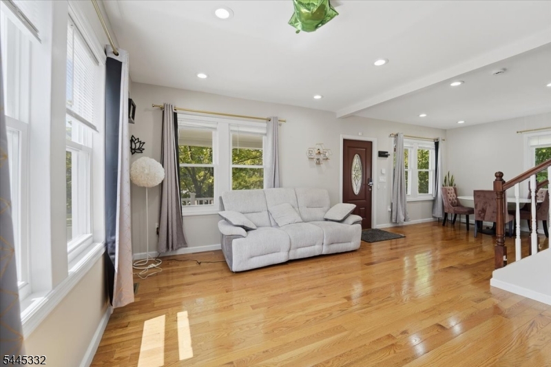 409 Hancock St Property Photo 13