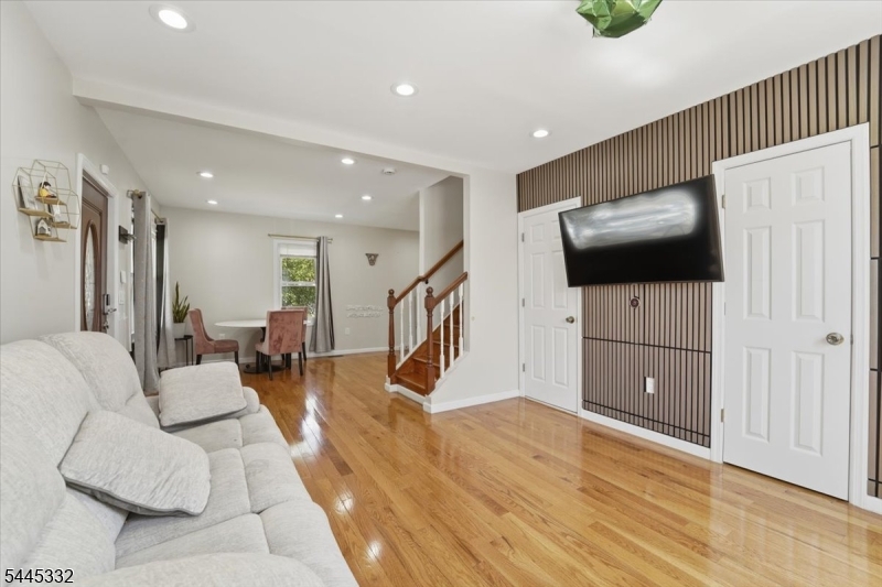 409 Hancock St Property Photo 14