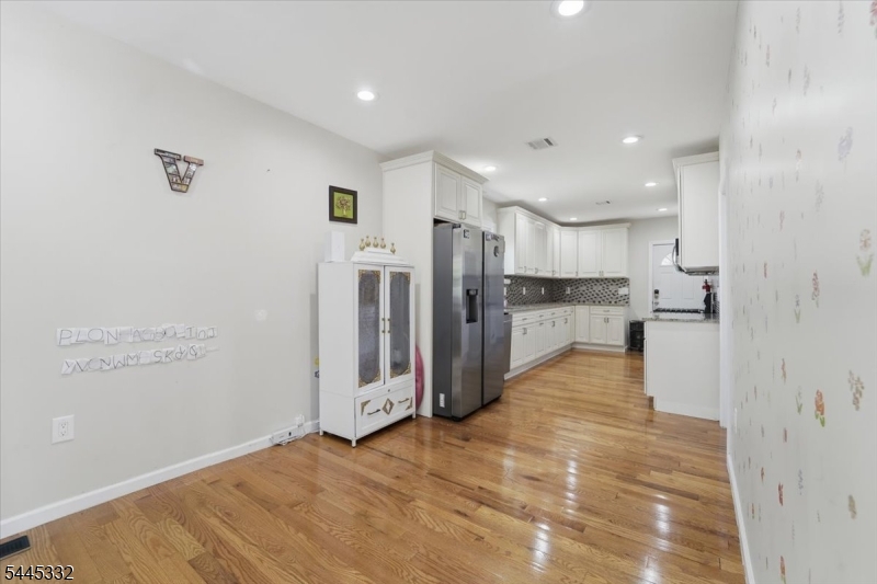 409 Hancock St Property Photo 18