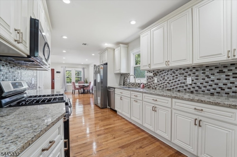 409 Hancock St Property Photo 20