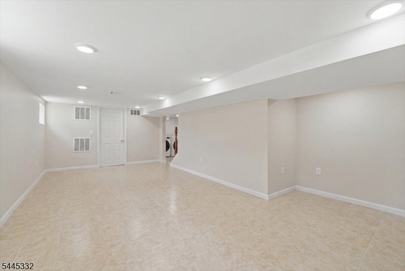 409 Hancock St Property Photo 35