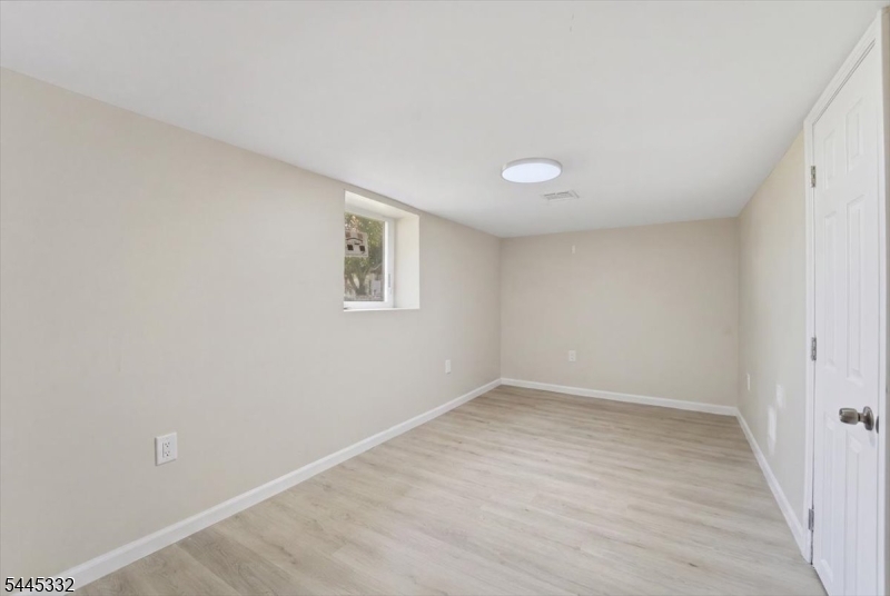 409 Hancock St Property Photo 36