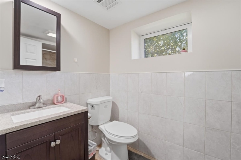 409 Hancock St Property Photo 38