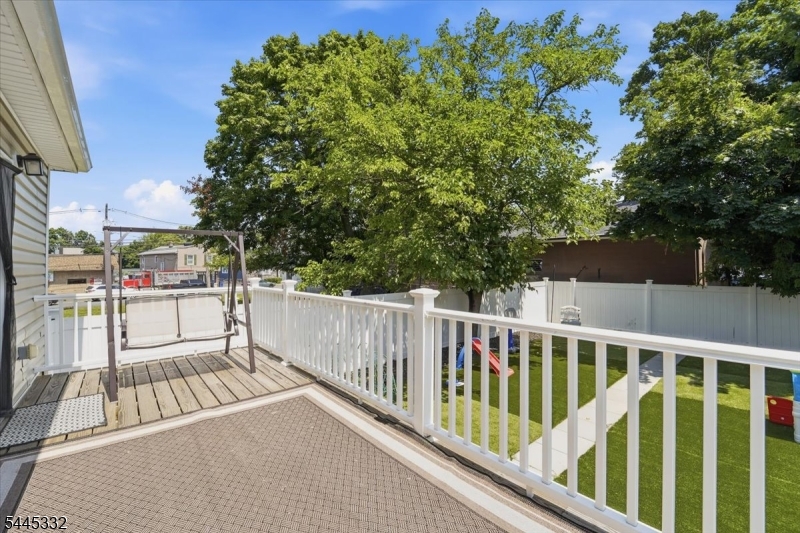409 Hancock St Property Photo 40