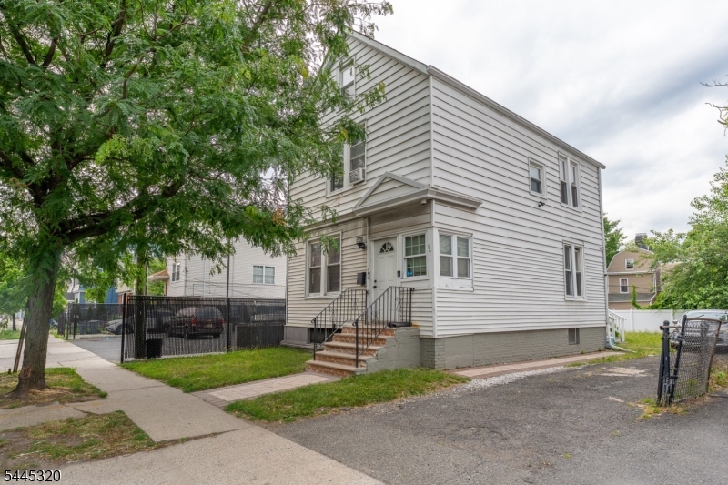 971 Grove St Property Photo 1