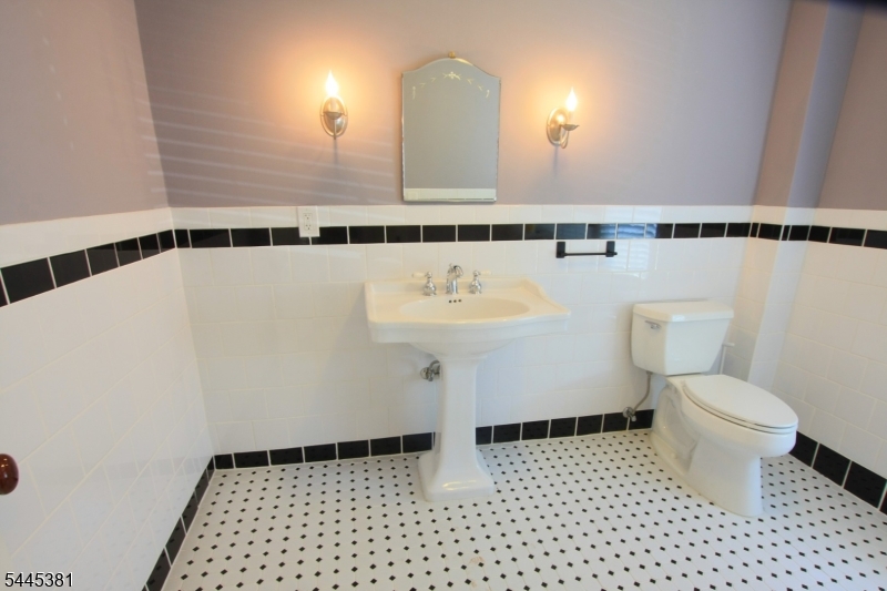 68 N Bridge St Property Photo 12