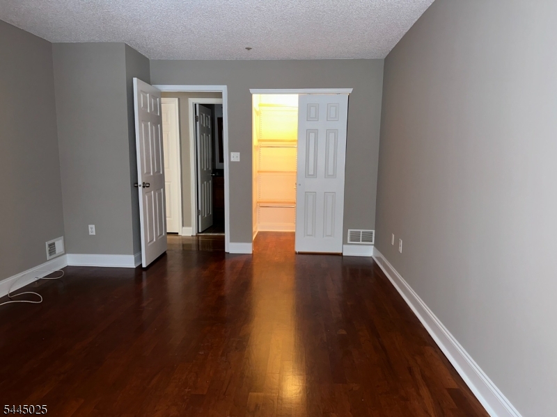 1047 Cambridge Court 1047 Property Photo 12