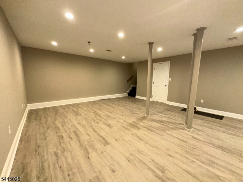 1047 Cambridge Court 1047 Property Photo 16