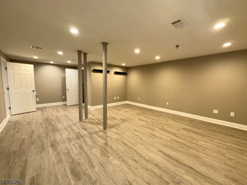 1047 Cambridge Court 1047 Property Photo 19