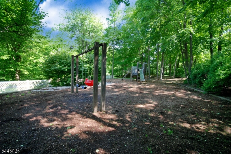 1047 Cambridge Court 1047 Property Photo 22