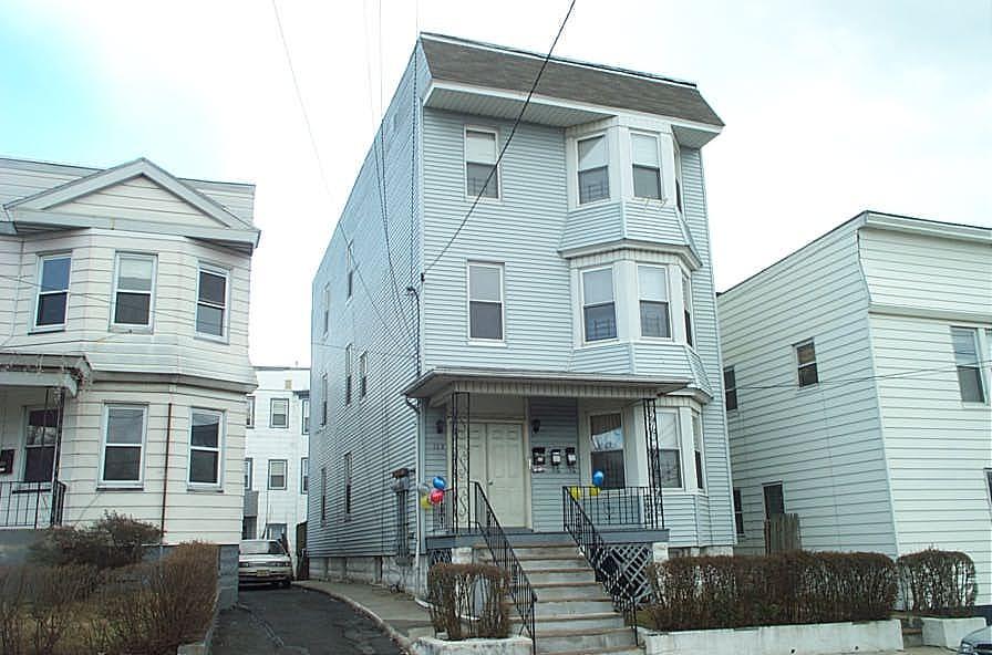 100 40th St Property Photo 1