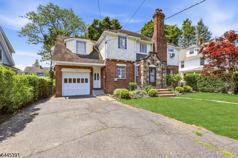 148 John St Property Photo 1