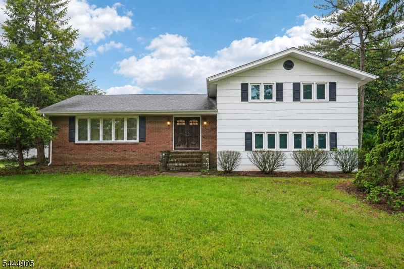26 Devon Dr Property Photo 1