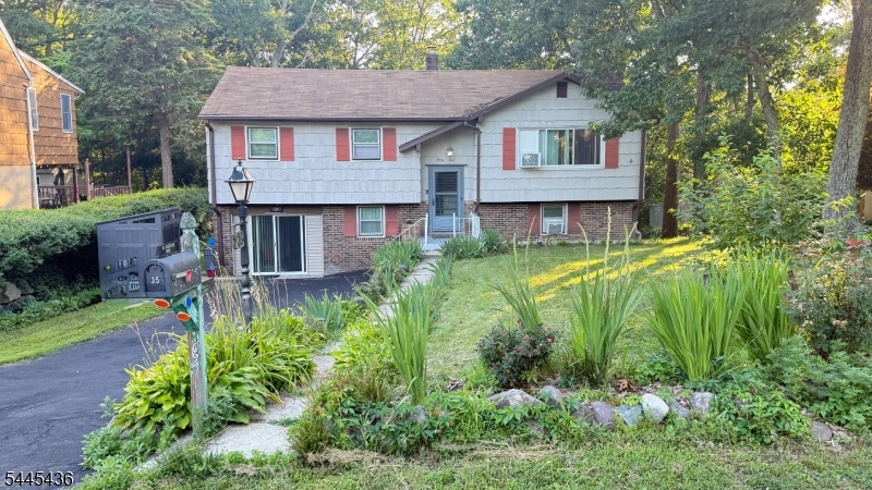 35 Lakeview Rd Property Photo 1