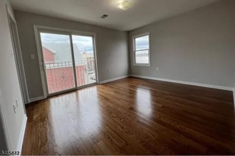 66 Delaware St Property Photo 3