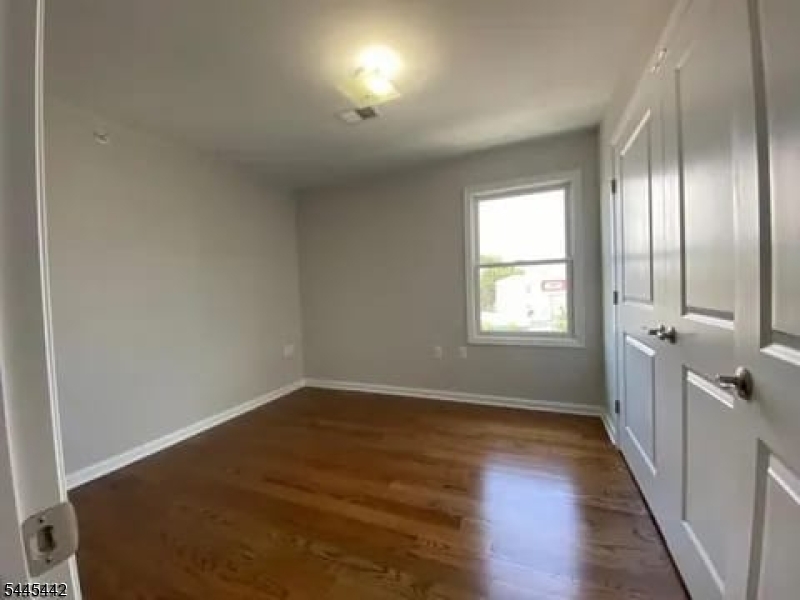 66 Delaware St Property Photo 4
