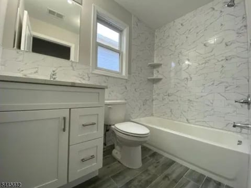 66 Delaware St Property Photo 7