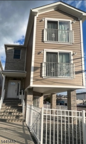 66 Delaware St Property Photo 10