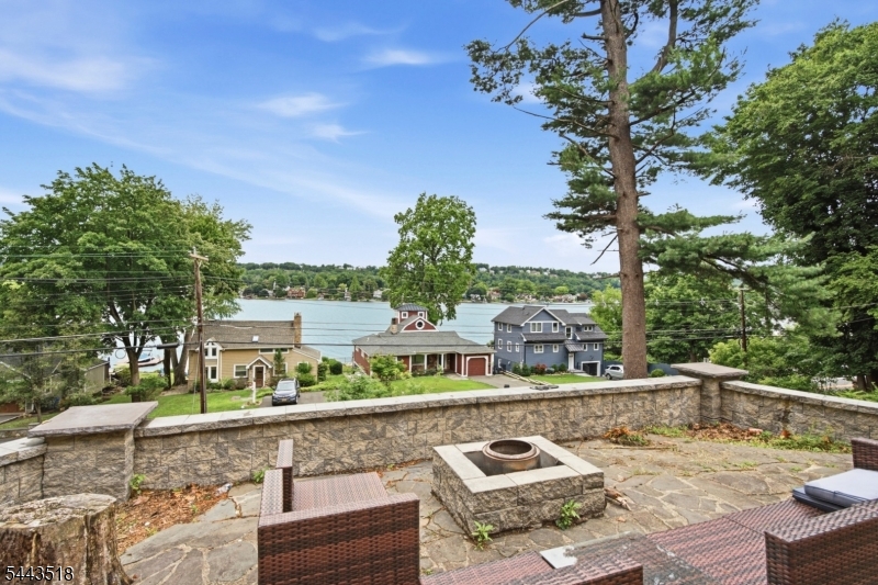 255 E Shore Trl Property Photo 1