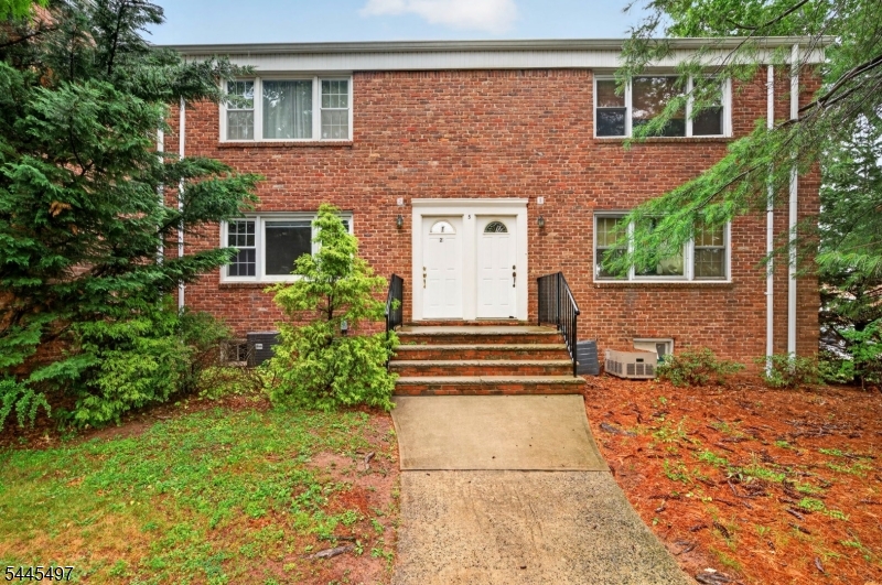 5 Stanford Dr Property Photo 1
