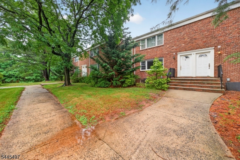 5 Stanford Dr Property Photo 2