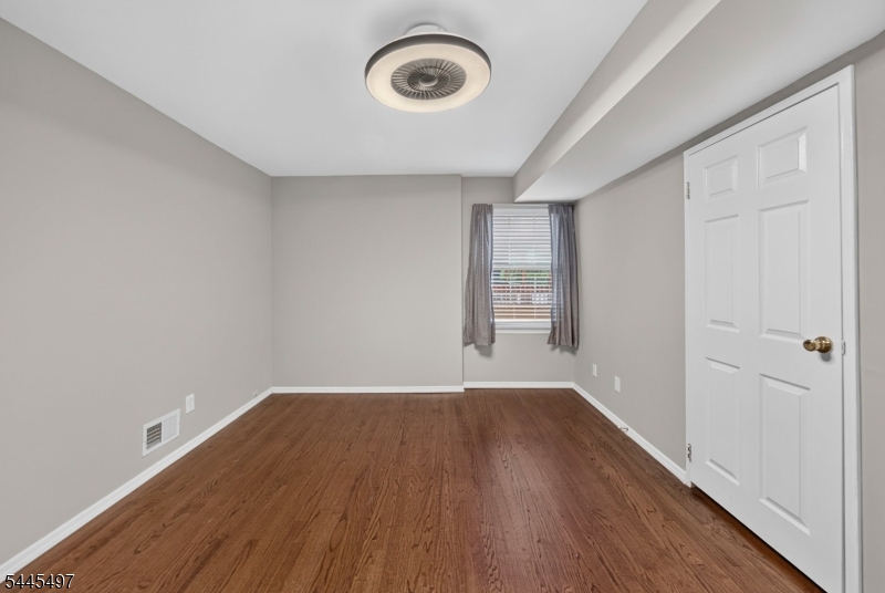 5 Stanford Dr Property Photo 16