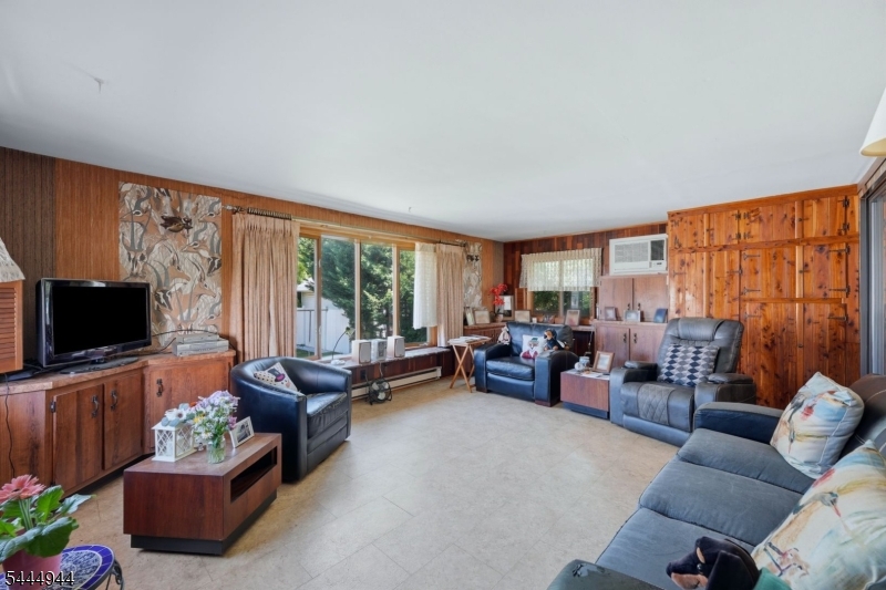 40 Dupont Street Property Photo 2