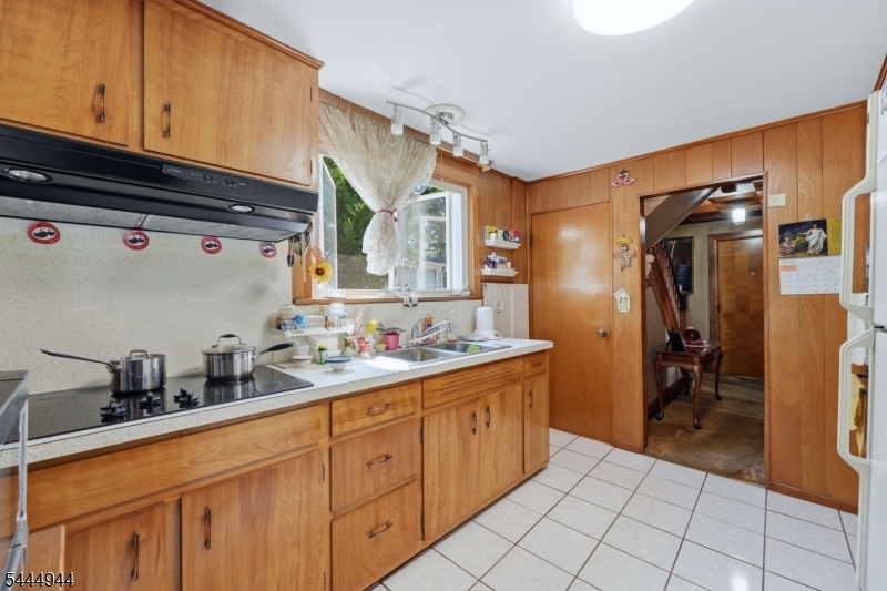 40 Dupont Street Property Photo 5