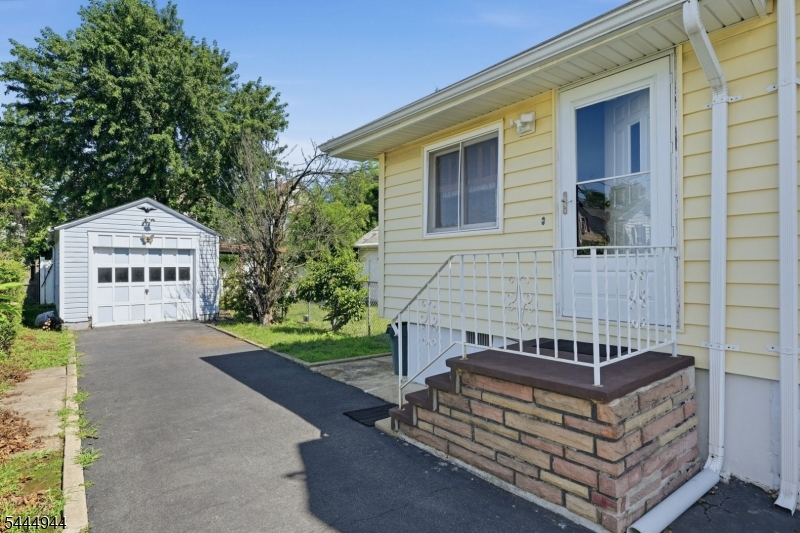 40 Dupont Street Property Photo 10