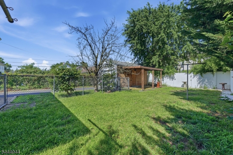 40 Dupont Street Property Photo 11
