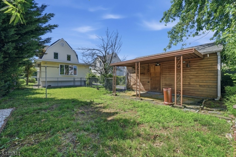 40 Dupont Street Property Photo 12