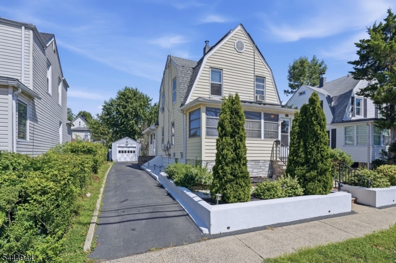 40 Dupont Street Property Photo 14