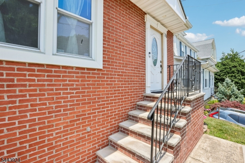 21 Birch St Property Photo 3