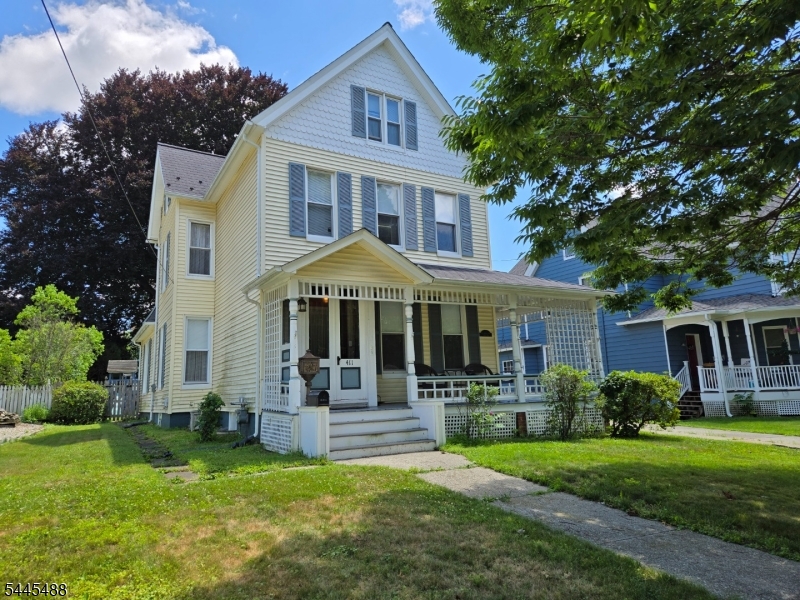 411 Grand Ave Property Photo 1