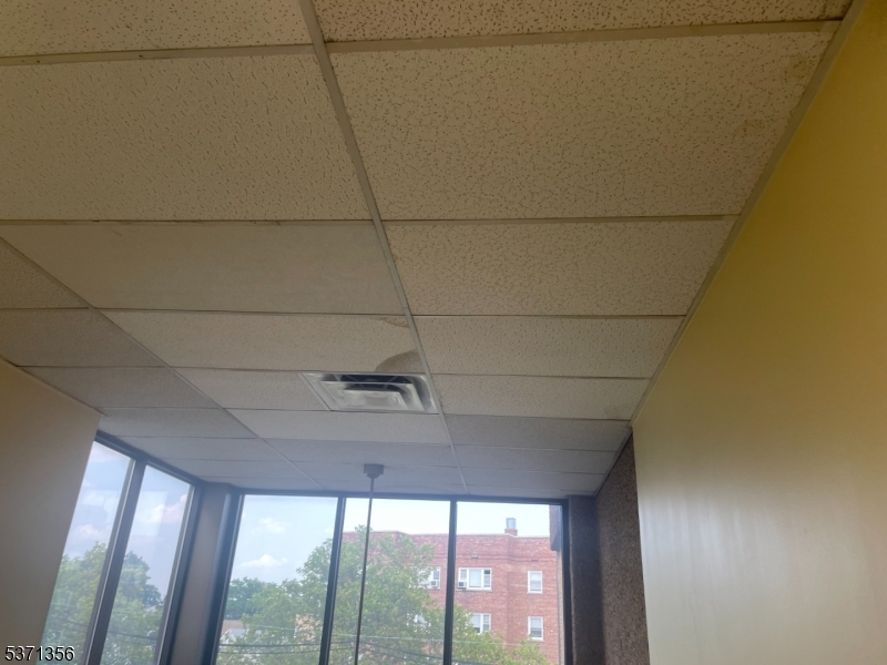 702 N Broad St Property Photo 18