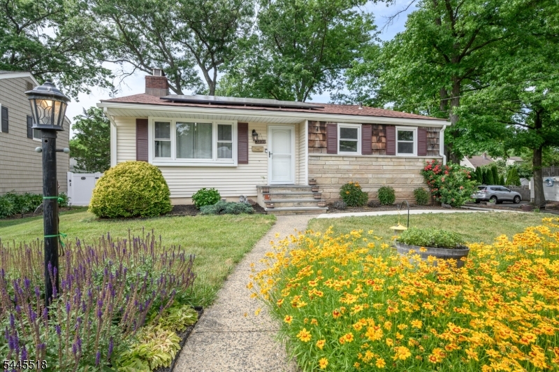2239 Newark Ave Property Photo 1