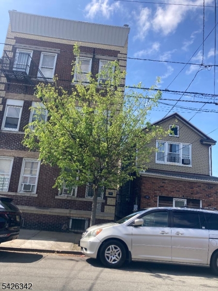 131 Delancy St Property Photo 1