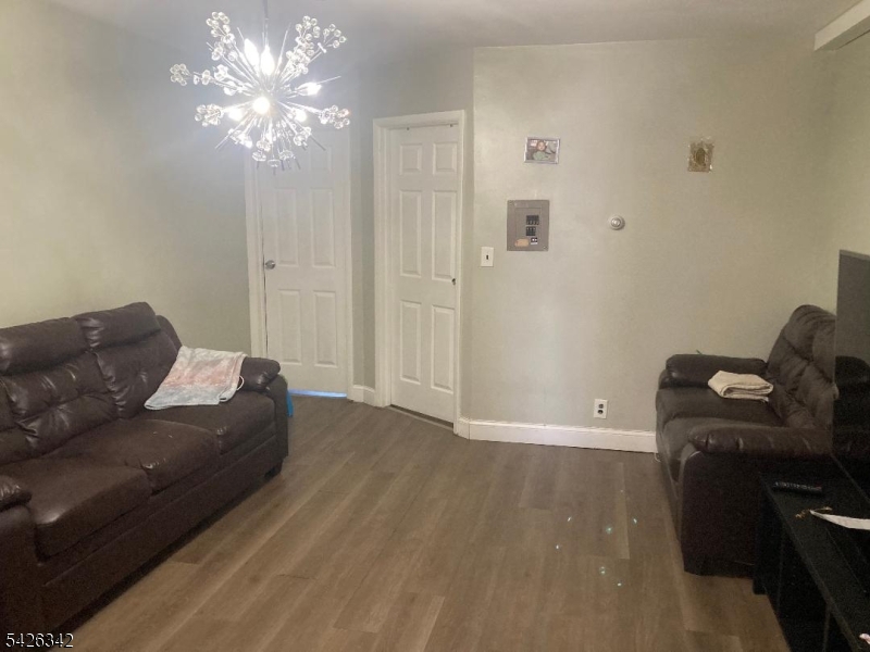 131 Delancy St Property Photo 10