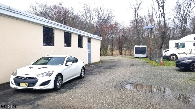 239 Us Highway 46 Property Photo 7