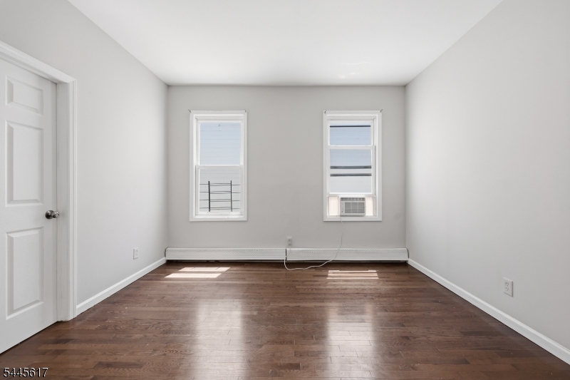 191 21st St Property Photo 8