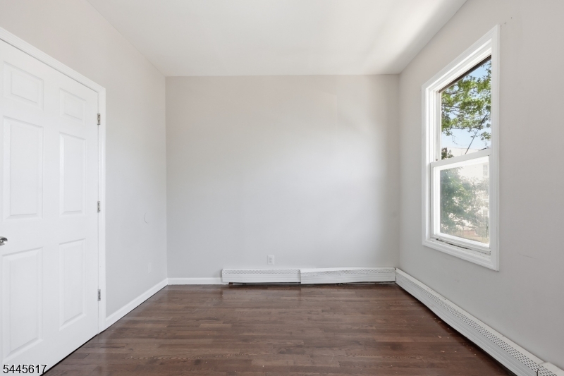 191 21st St Property Photo 10
